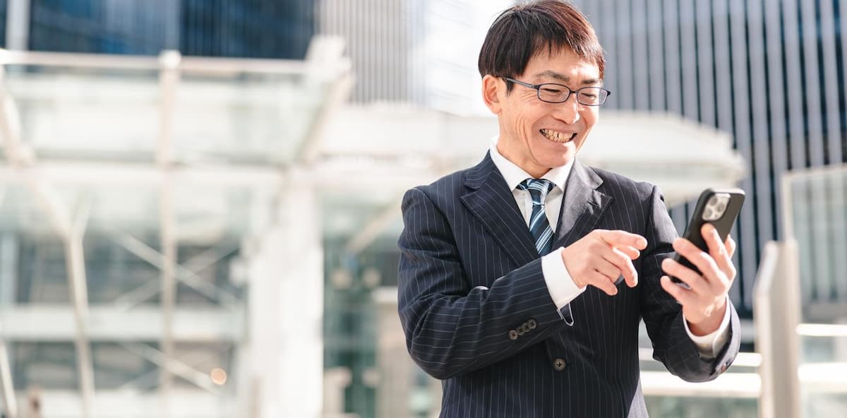 A-male-supervisor-smiling-after-a-charge-is-completed
